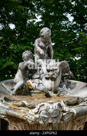 Detail der Springbrunnen in Stanislas Place - Nancy - Frankreich. Eines der reich verzierten Tore und Brunnen in Stanislas Platz im historischen Zentrum der Stadt o Stockfoto