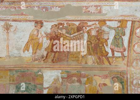 St-Savin-sur-Gartempe, ehemalige Abteikirche, Tonnengewölbe im Langhaus mit den romanischen Fresken Stockfoto