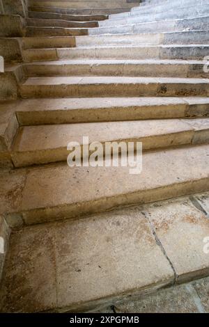 Brunnen, Kathedrale, Kathedrale, Treppe zum Kapitelhaus und Vikar' close, Treppe zum Kapitelsaal, Blick nach Nordosten Stockfoto