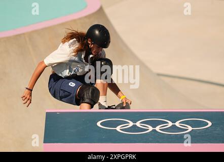 Paris, Frankreich. August 2024. 6. August 2024: Emilie Alexandre (Frankreich) tritt an den Vorrunden des Skateboard-Damenparks am 11. Tag der Olympischen Spiele in La Concorde in Paris an. Ulrik Pedersen/CSM. Quelle: Cal Sport Media/Alamy Live News Stockfoto