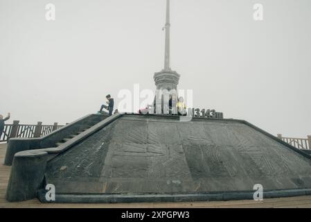 Blick auf den Gipfel des Fansipan auf einer Höhe von 3143 m in Sa Pa Stadt, Lao Cai Provinz, Vietnam. Hochwertige Fotos Stockfoto