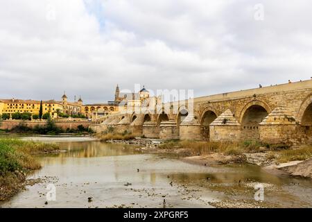 Puente Romano, Römische Brücke, Cordoba, Andalusien, Spanien Stockfoto