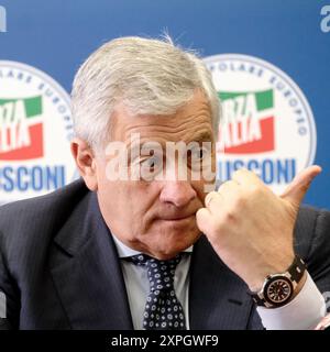 IL Ministro degli esteri, Vicepresidente del Consiglio e Segretario di Forza Italia FI Antonio Tajani in occasione della conferenza stampa di Presentazione della Festa Nazionale di Forza Italia Giovani che si svolger&#xe0; A Bellaria Igea Marina il 6, 7 e 8 settembre. Roma, Sede Nazionale di Forza Italia, Marted&#xec; 06 Agosto 2024 (Foto Mauro Scrobogna/LaPresse) der Außenminister, stellvertretender Premierminister und Sekretär der Forza Italia FI Antonio Tajani bei der Pressekonferenz zur Vorstellung des nationalen Festivals der Forza Italia Giovani, das in Bellaria Igea Marina stattfinden wird Stockfoto