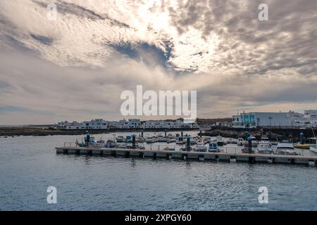 Hafen von Graciosa Island in der Nähe der Insel Lanzarote, Kanarische Inseln, Spanien Stockfoto