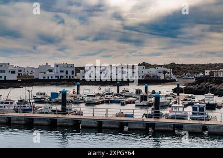 Hafen von Graciosa Island in der Nähe der Insel Lanzarote, Kanarische Inseln, Spanien Stockfoto