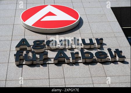 Aussenansicht der Agentur für Arbeit in Essen, Berliner Platz, Logo, Essen, 06.08.2024. *** Außenansicht der Arbeitsagentur Essen, Berliner Platz, Logo, Essen, 06 08 2024 Stockfoto