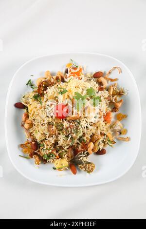 Veganes Gemüse Biryani aus Basmati Reis und Gemüse Stockfoto
