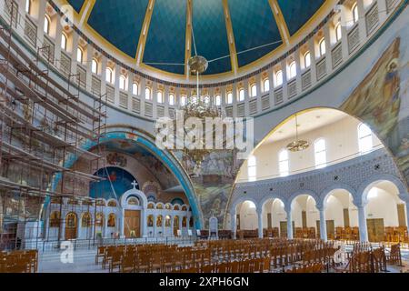 Die Auferstehungskathedrale ist eine albanisch-orthodoxe Kirche im Zentrum von Tirana und gilt als eine der größten ostorthodoxen Kirchen Stockfoto