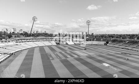 Birmingham, Großbritannien. August 2024. Eine allgemeine Ansicht des Bodens von der Skyline, aufgenommen während des Hundert-Frauen-Spiels zwischen Birmingham Phoenix Women und Northern Superchargers Women auf dem Edgbaston Cricket Ground, Birmingham, England am 6. August 2024. Foto von Stuart Leggett. Nur redaktionelle Verwendung, Lizenz für kommerzielle Nutzung erforderlich. Keine Verwendung bei Wetten, Spielen oder Publikationen eines einzelnen Clubs/einer Liga/eines Spielers. Quelle: UK Sports Pics Ltd/Alamy Live News Stockfoto