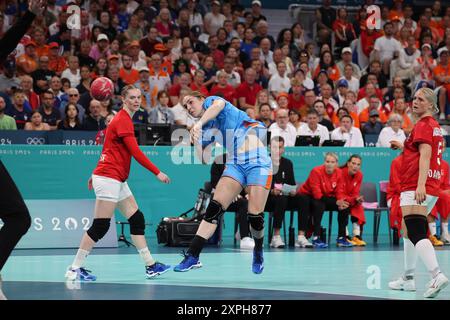 Laura van der Heijden (Niederlande), Handball, Women&#39;Viertelfinale zwischen Dänemark und den Niederlanden während der Olympischen Spiele in Paris 2024 am 6. August 2024 im Stadion Pierre Mauroy in Villeneuve-d&#39;Ascq bei Lille, Frankreich Stockfoto