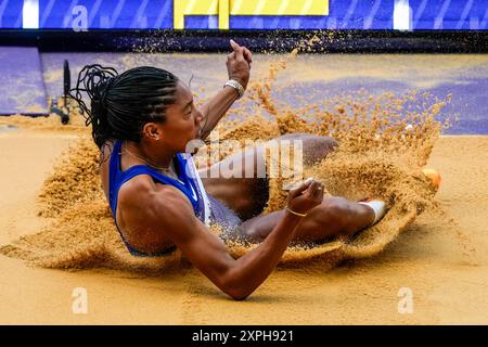 Paris, Frankreich. August 2024. Tara Davis-Woodhall vom Team USA tritt am Dienstag, den 6. August 2024, bei den Olympischen Sommerspielen 2024 in Paris in der Weitsprung-Qualifikation der Frauen im Stade de France an. Foto: Paul Hanna/UPI Credit: UPI/Alamy Live News Stockfoto