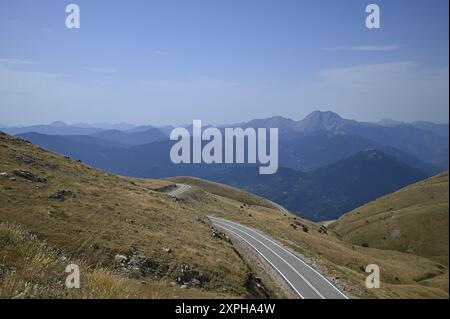 Landschaft mit malerischem Blick auf Velouchi, einen Berg im östlichen Teil von Evrytania, Griechenland. Stockfoto