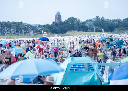 Urlauber am Ostseestrand von Rostock-Warnemünde im August 2024Strand von Rostock-Warnemünde im Sommer 2024, Rostock Mecklenburg-Vorpommern Deutschland Warnemünde *** Urlauber am Ostseestrand von Rostock Warnemünde im August 2024 Strand von Rostock Warnemünde im Sommer 2024, Rostock Mecklenburg-Vorpommern Deutschland Warnemünde Stockfoto