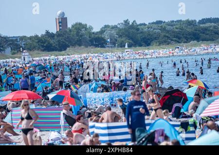 Urlauber am Ostseestrand von Rostock-Warnemünde im August 2024Strand von Rostock-Warnemünde im Sommer 2024, Rostock Mecklenburg-Vorpommern Deutschland Warnemünde *** Urlauber am Ostseestrand von Rostock Warnemünde im August 2024 Strand von Rostock Warnemünde im Sommer 2024, Rostock Mecklenburg-Vorpommern Deutschland Warnemünde Stockfoto