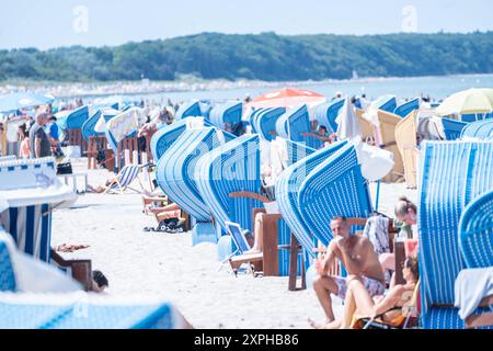 Urlauber am Ostseestrand von Rostock-Warnemünde im August 2024Strand von Rostock-Warnemünde im Sommer 2024, Rostock Mecklenburg-Vorpommern Deutschland Warnemünde *** Urlauber am Ostseestrand von Rostock Warnemünde im August 2024 Strand von Rostock Warnemünde im Sommer 2024, Rostock Mecklenburg-Vorpommern Deutschland Warnemünde Stockfoto