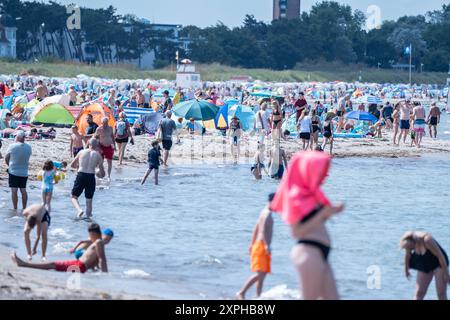 Urlauber am Ostseestrand von Rostock-Warnemünde im August 2024Strand von Rostock-Warnemünde im Sommer 2024, Rostock Mecklenburg-Vorpommern Deutschland Warnemünde *** Urlauber am Ostseestrand von Rostock Warnemünde im August 2024 Strand von Rostock Warnemünde im Sommer 2024, Rostock Mecklenburg-Vorpommern Deutschland Warnemünde Stockfoto