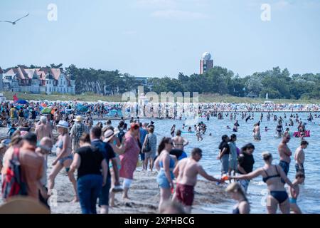 Urlauber am Ostseestrand von Rostock-Warnemünde im August 2024Strand von Rostock-Warnemünde im Sommer 2024, Rostock Mecklenburg-Vorpommern Deutschland Warnemünde *** Urlauber am Ostseestrand von Rostock Warnemünde im August 2024 Strand von Rostock Warnemünde im Sommer 2024, Rostock Mecklenburg-Vorpommern Deutschland Warnemünde Stockfoto