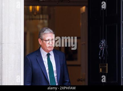 London, Großbritannien. August 2024. London, UK 6 Aug 2024 Premierminister des Vereinigten Königreichs, Sir Keir Starmer, begrüßt den Sultan von Oman, Haitham bin Tariq Al Said, in Downing Street 10 zu Gesprächen. Quelle: Mark Thomas/Alamy Live News Stockfoto