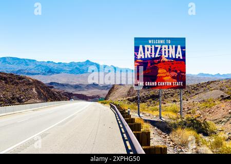 Willkommen im Arizona-Schild an der Staatsgrenze von Arizona und Nevada, USA Stockfoto