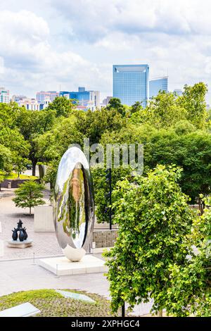 Wolkensäule Spiegelskulptur von Anish Kapoor, Cullen Sculpture Garden, Museum of Fine Arts, Houston, Texas, USA Stockfoto