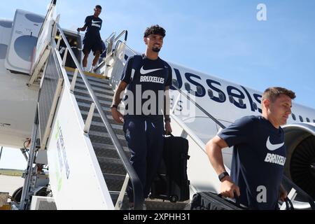 Prag, Tschechische Republik. August 2024. Alessio Castro-Montes der Union wurde am Dienstag, den 6. August 2024, bei der Ankunft der belgischen Fußballmannschaft Union Saint-Gilloise in Prag, Tschechien, dargestellt. Das Team bereitet sich auf das morgige Spiel gegen den tschechischen SK Slavia Prag vor, das in der ersten Runde der dritten Qualifikationsrunde für den UEFA Champions League-Wettbewerb steht. BELGA PHOTO VIRGINIE LEFOUR Credit: Belga News Agency/Alamy Live News Stockfoto