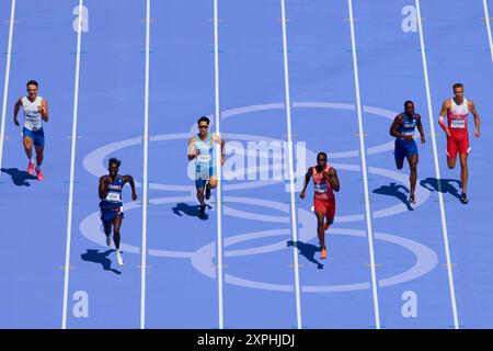 Paris, Frankreich. August 2024. Ryan Zeze vom Team France tritt am 11. Tag der Olympischen Spiele 2024 in Paris an der 200-m-Repechage-Runde der Männer im Stade de France am 6. August 2024 an. Quelle: Saolab/Alamy Live News Stockfoto