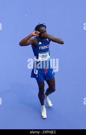 Paris, Frankreich. August 2024. Ryan Zeze vom Team France feiert am 11. Tag der Olympischen Spiele 2024 im Stade de France am 6. August 2024 in Paris die 200-m-Repechage-Runde der Männer. Quelle: Saolab/Alamy Live News Stockfoto