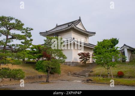 Tonan Sumi Yagura Turm der Burg Nijo. Nijo Castle ist eine Flachlandburg in Kyoto, Japan. Die Burg Nijo gehört zu den historischen Denkmälern des antiken Kyoto, Stockfoto