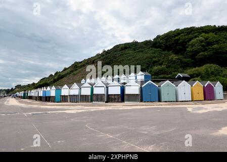 Farbenfrohe Strandhütten am Durley Chine Beach, Bournemouth Stockfoto
