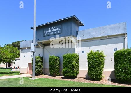 LAKEWOOD, KALIFORNIEN - 28. JULI 2024: Lisa Fernandez Field im Mayfair Park, um den dreimaligen OLYMPIASIEGER mit Team USA zu ehren. Stockfoto