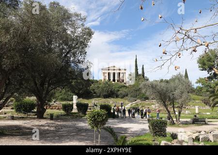 Der Hephaisteion-Tempel ist ein gut erhaltener griechischer Tempel, der dem Hephaistos geweiht ist und heute weitgehend intakt ist. Es befindet sich auf der nordwestlichen Seite der Agora von Athen, auf dem Hügel Agoraios Kolonos. Stockfoto