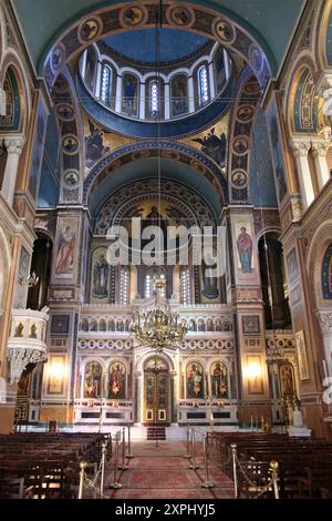 Im Inneren der Metropolitan Cathedral von Athen. Die Metropolitan Cathedral of the Verkündigung befindet sich in der Nähe des Syntagma-Platzes. Stockfoto