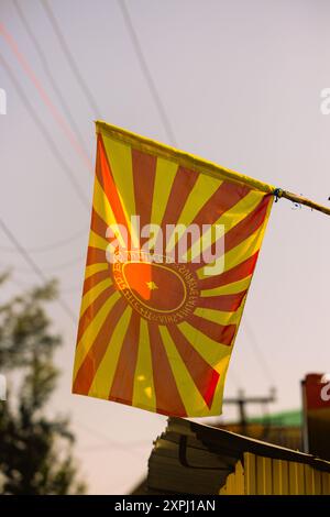 Die Shiv Baba-Flagge winkt. Brahmakumaris-Flagge. Shivaratri-Feier in Indien. Avyakt Divas Day. Indien. Stockfoto