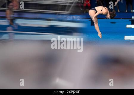 Paris, Frankreich. August 2024. Der Athlet wärmt sich auf, bevor er während der Olympischen Spiele 2024 in Paris (Frankreich) am 06. August 2024 taucht. Quelle: Insidefoto di andrea staccioli/Alamy Live News Stockfoto