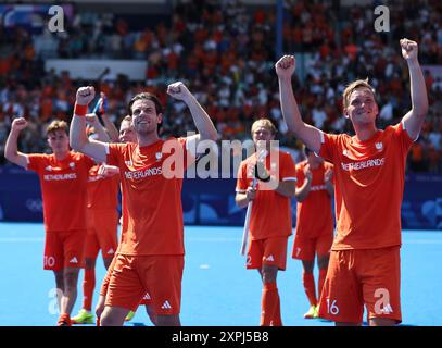 Colombes, Frankreich. August 2024. Spieler der Niederlande begrüßen die Zuschauer nach dem Halbfinalspiel der Männer zwischen den Niederlanden und Spanien in Colombes, Frankreich, 6. August 2024. Quelle: Ren Pengfei/Xinhua/Alamy Live News Stockfoto