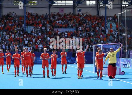 Colombes, Frankreich. August 2024. Spieler der Niederlande begrüßen die Zuschauer nach dem Halbfinalspiel der Männer zwischen den Niederlanden und Spanien in Colombes, Frankreich, 6. August 2024. Quelle: Ren Pengfei/Xinhua/Alamy Live News Stockfoto