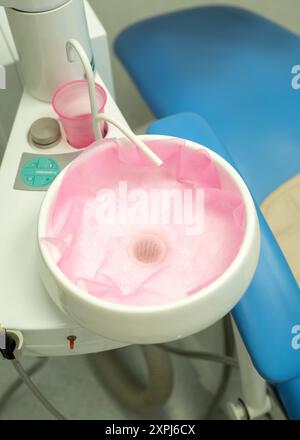 Zahnspüle. Zahnarzt zur Vorbereitung des Patiententermins Stockfoto
