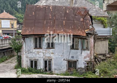 Travnik, Bosnien und Herzegowina – August 2023: Alte Ruine in Travnik. Stockfoto