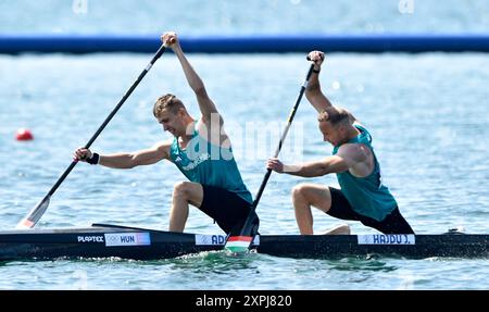 Paris, Frankreich. August 2024. Olympische Spiele 2024 In Paris. Kanu-Sprint. Olympia-Nautikstadion. Paris. Balazs Adolf (HUN) und Jonatan Daniel Hajdu (HUN) beim Kanu-Sprint-Wettbewerb während der Olympischen Spiele 2024 in Paris im Olympischen Nautikstadion in Frankreich. Quelle: Sport In Pictures/Alamy Live News Stockfoto