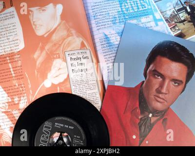 Musikausstellung - Musikausstellung - Elvis Presley Single HIT Vinyl Record with Pictures; King of Rock and Roll Stockfoto