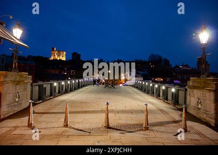 Windsor und Eaton Bridge, Berkshire, Großbritannien während der Blue Hour Stockfoto