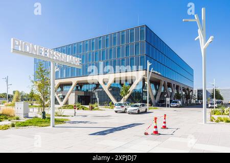 FLUGHAFEN MÜNCHEN, DEUTSCHLAND - 8. AUGUST 2024: AirportAcademy am LabCampus in der Nähe des Münchner Flughafens MUC. Die neue AirportAcademy am Flughafen München ist die SEC Stockfoto