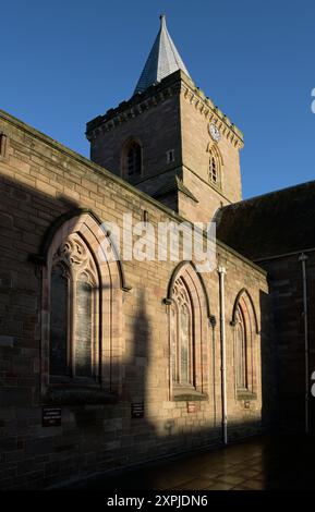 St John’s Kirk ist Perths ältestes erhaltenes Gebäude und ein seltenes Beispiel einer mittelalterlichen High Kirk. Stockfoto