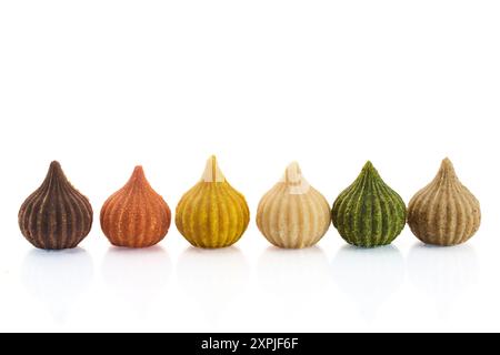 Ganesh Chaturthi Festival. Bunte Modaks, indischer süßer Teig Stockfoto