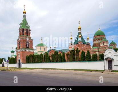 Troekurowo, Russland - 15. Juni 2023: Blick auf den Komplex des Klosters Troekurowski, Troekurowo, Region Lipetsk Stockfoto