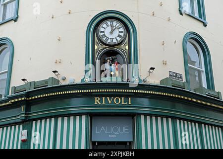 Rivoli Juweliere Schweizer Stil Drehuhr in St. Helier Stockfoto