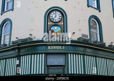 Rivoli Juweliere Schweizer Stil Drehuhr in St. Helier Stockfoto