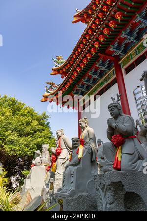 Ein Bild von Steinstatuen im Thean Hou Tempel. Stockfoto