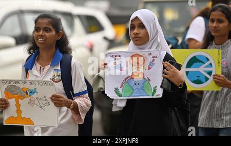 Mumbai, Indien. August 2024. MUMBAI, INDIEN - 6. AUGUST: Studenten verschiedener Hochschulen malen ihre Gesichter und nehmen am Vorabend des 79. Hiroshima-Nagasaki-Tages in Azad Maidan am 6. August 2024 in Mumbai, Indien, Teil. (Foto: Anshuman Poyrekar/Hindustan Times/SIPA USA) Credit: SIPA USA/Alamy Live News Stockfoto
