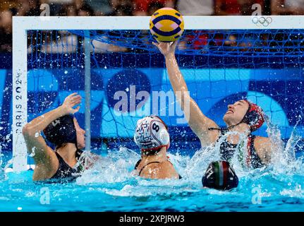 Paris, Frankreich. August 2024. 13 Caterina Banchelli aus Italien rettet das Tor beim Wasserball-Spiel der Frauen Niederlande gegen Italien bei den Olympischen Spielen 2024 in Paris (Frankreich) am 6. August 2024. Quelle: Insidefoto di andrea staccioli/Alamy Live News Stockfoto